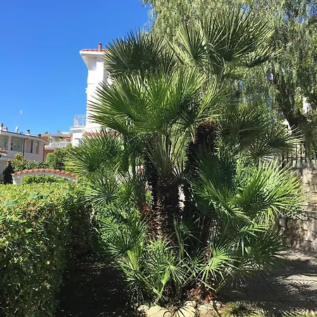 Willa Lavish Seaside With Garden And Stunning Views *