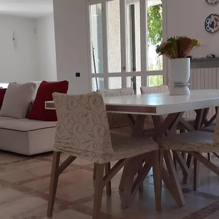 Lavish Seaside With Garden And Stunning Views Вилла