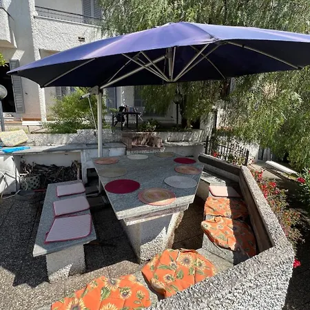 Lavish Seaside With Garden And Stunning Views Villa