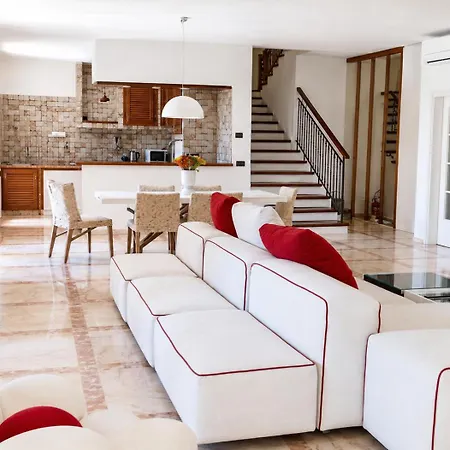 Lavish Seaside With Garden And Stunning Views Villa