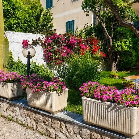Villa Lavish Seaside With Garden And Stunning Views *